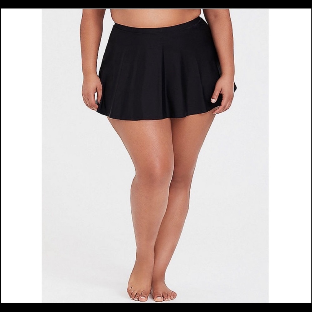 BLACK SKATER SWIM SKIRT